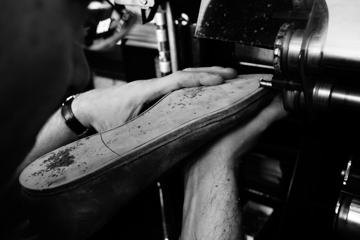 Groef maken voor stiknaad leren zolen - The Royal Treatment